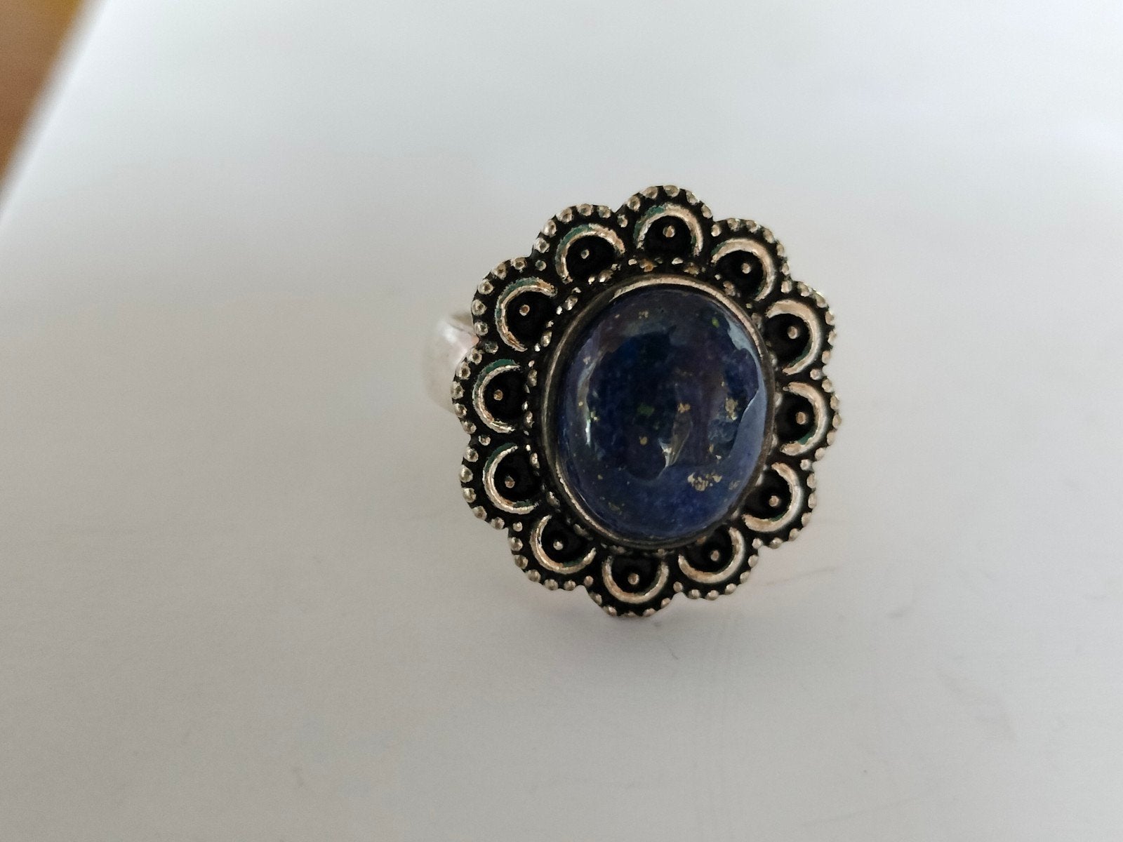 Zilveren ring met lapis lazuli maat 17.5, Nieuw, 17 tot 18, Met edelsteen, Dame