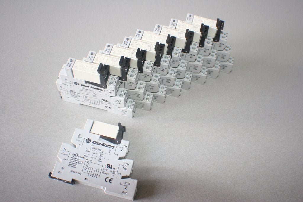 Allen Bradley terminal relay block 700-HLT12  met relais  9x, Ophalen of Verzenden, Nieuw