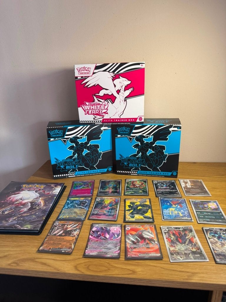 Pokemon ETB open black bolt/white flare, Ophalen of Verzenden, Zo goed als nieuw, Meerdere kaarten