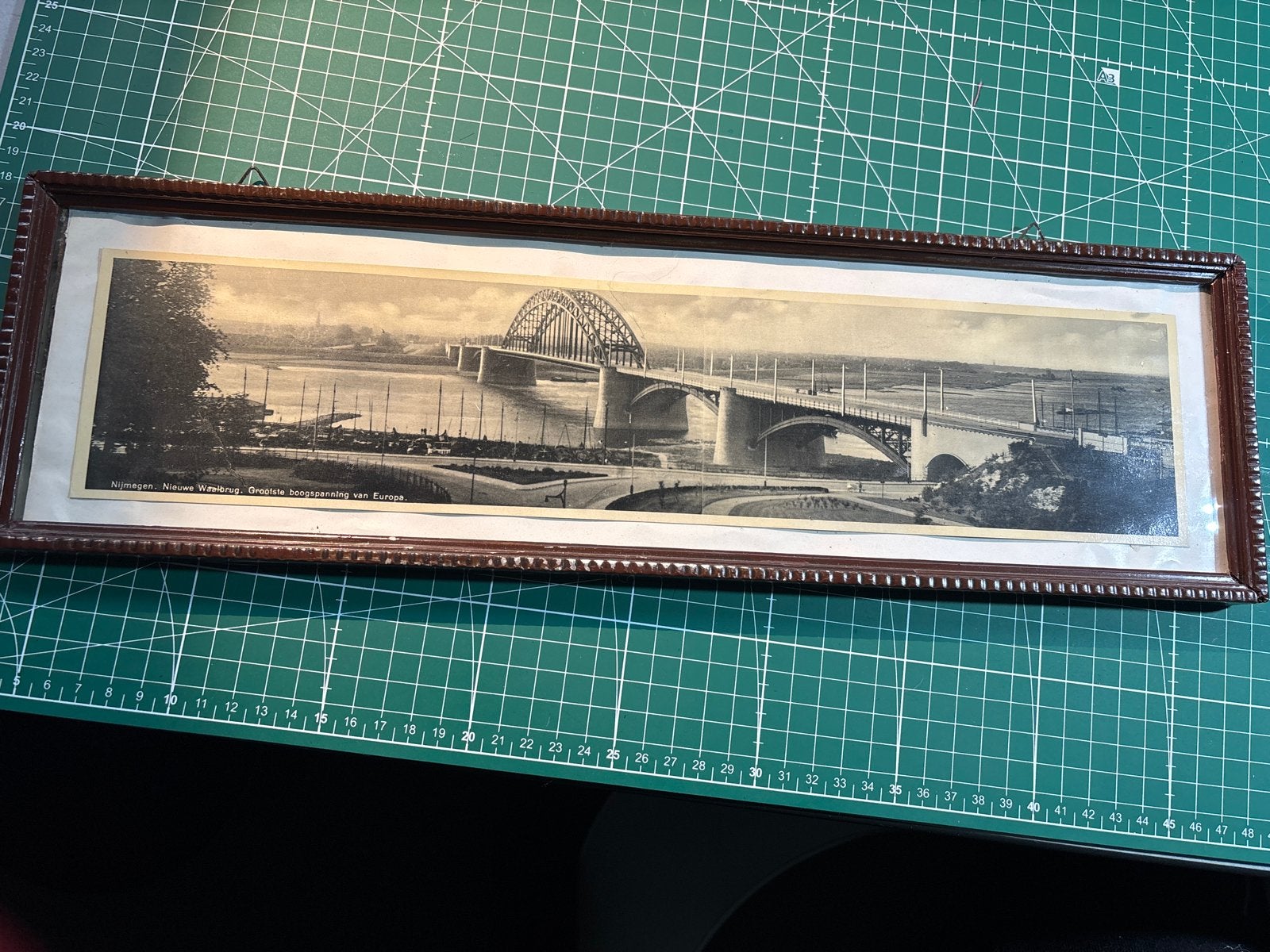 Ingelijste prent Nieuwe Waalbrug Nijmegen, Antiek en Kunst, Kunst | Tekeningen en Foto's, Ophalen of Verzenden