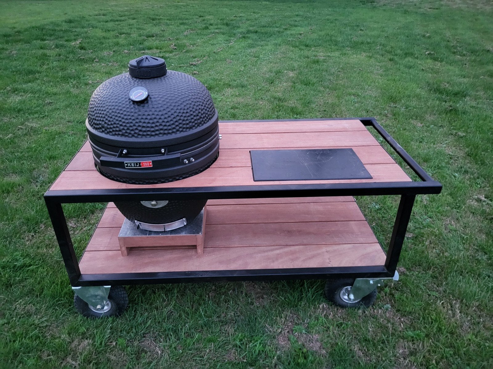 Degelijke bbq kar met snijplank, Ophalen, Nieuw, Houtskool, Vrijstaand