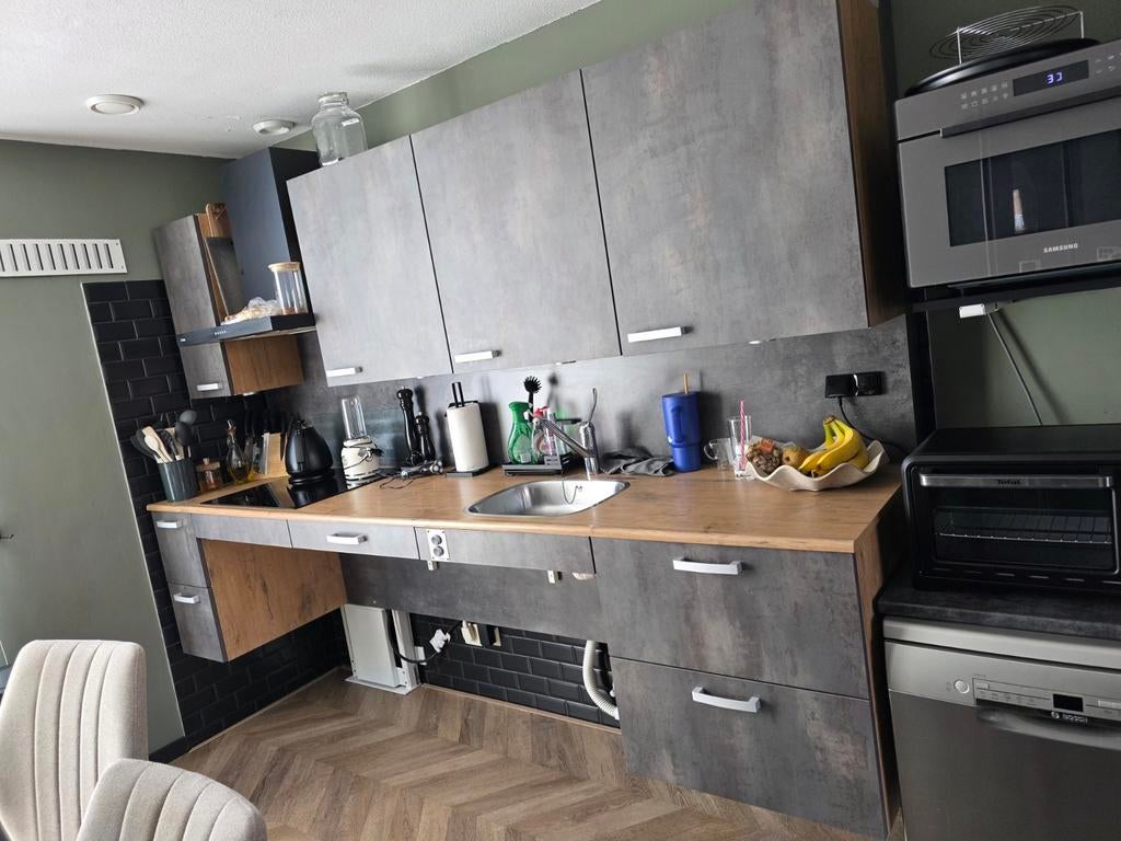 In hoogte verstelbare aangepaste keuken (270x75cm), Huis en Inrichting, Keuken | Complete keukens, Ophalen