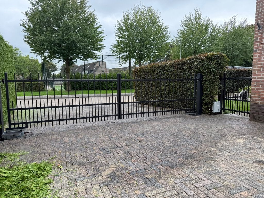 Splinternieuwe dubbele poort inclusief palen, Met poort, Nieuw, Ophalen of Verzenden, Sierhekwerk