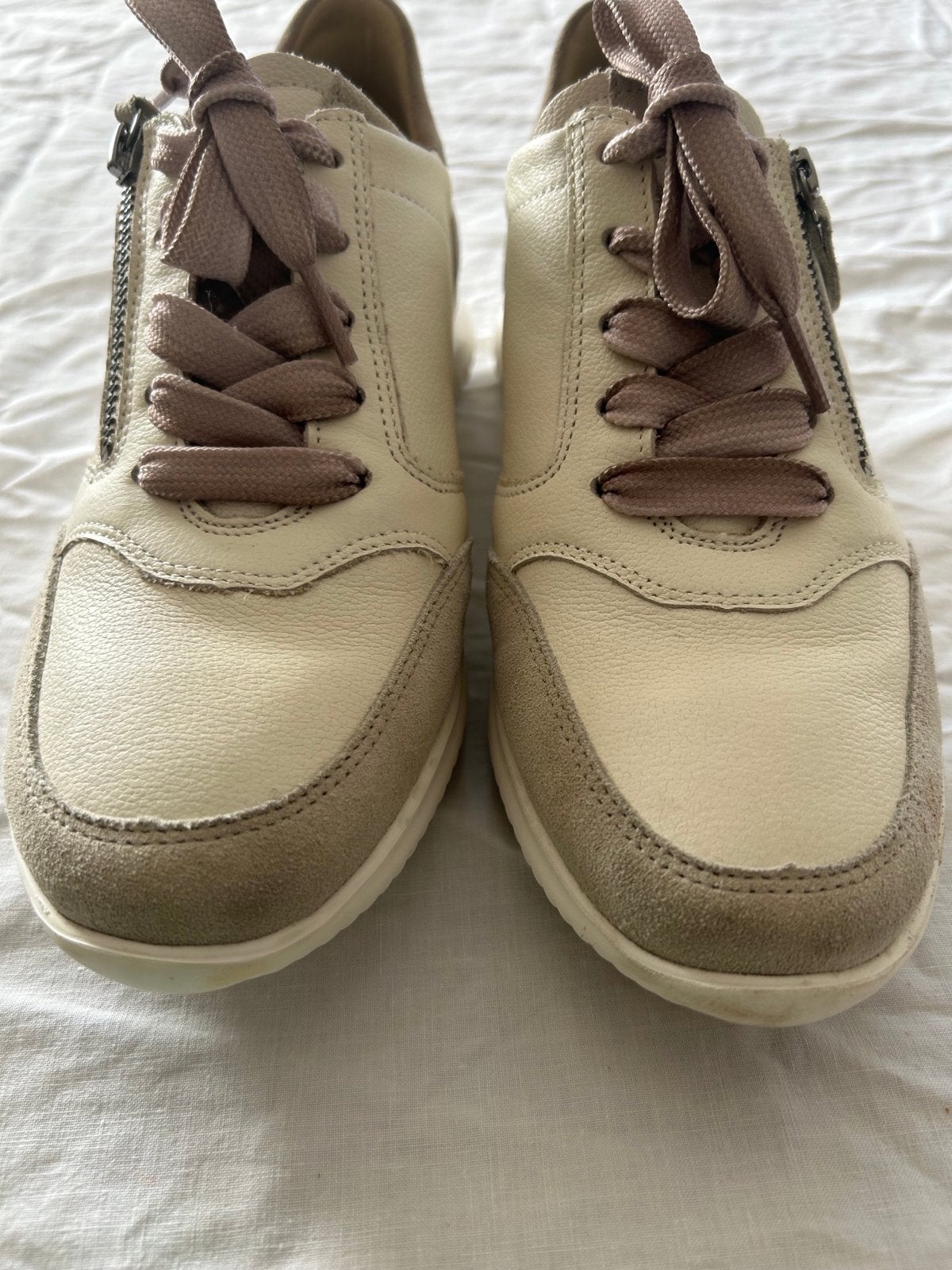 HARTJES Crème/Beige Leren Suède Sneakers Maat 40, Ophalen of Verzenden, Zo goed als nieuw, Beige, Sneakers of Gympen