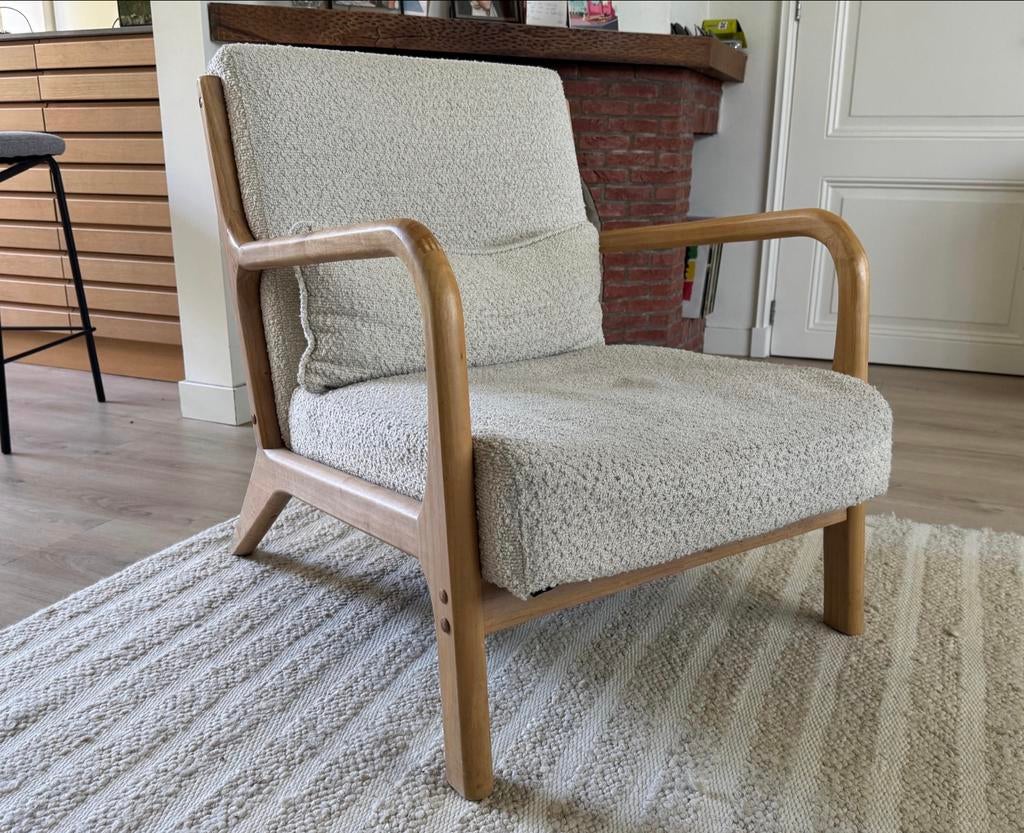 Eikenhouten stoel met witte/creme bouclé stof, Ophalen, Wit, Scandinavisch, Zo goed als nieuw