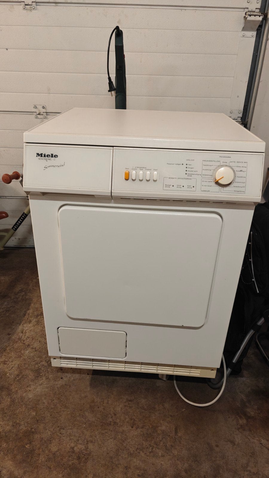 Gratis Miele wasdroger, kapot, Ophalen, 6 tot 8 kg, Voorlader, Niet werkend