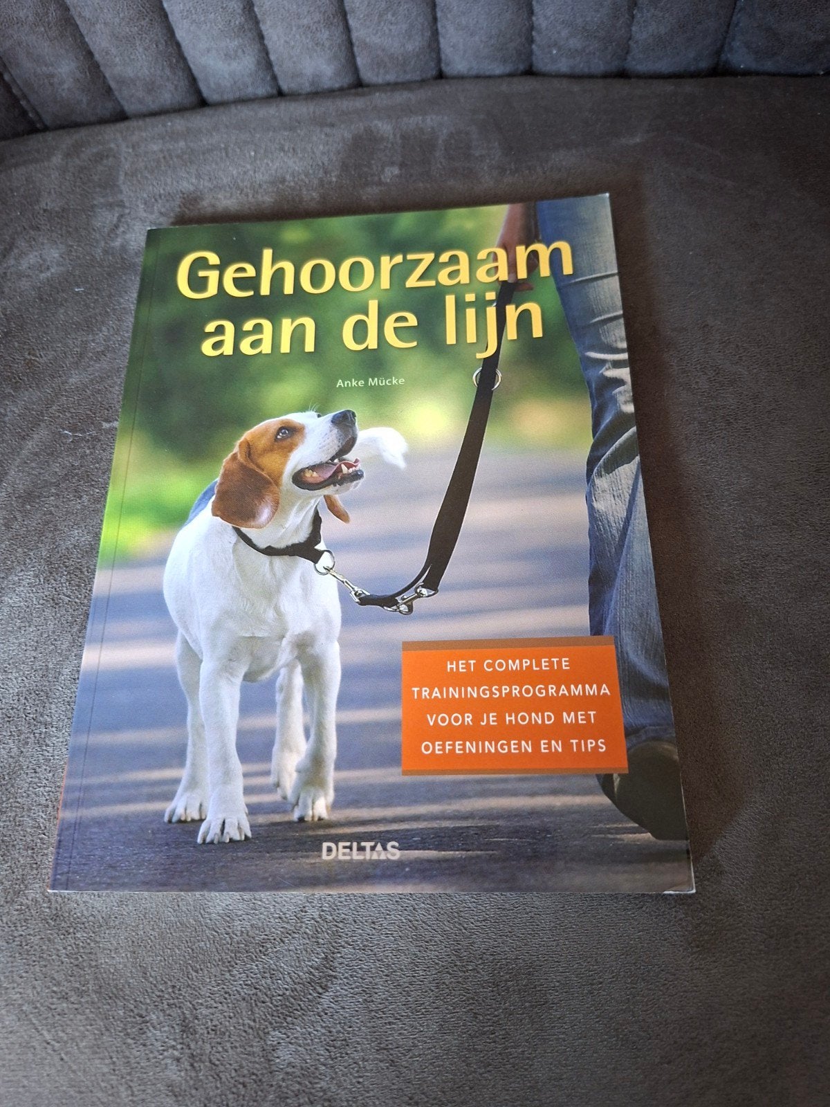 Gehoorzaam aan de lijn - Hondentraining boek, Boeken, Ophalen of Verzenden, Zo goed als nieuw, Honden, Anke Mücke