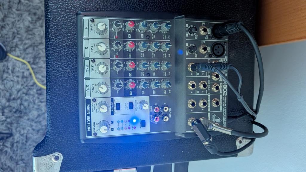 Behringer Xenyx 802 Premium 8-Input 2-Bus Mixer, Muziek en Instrumenten, Mengpanelen, Gebruikt, 5 tot 10 kanalen, Microfooningang
