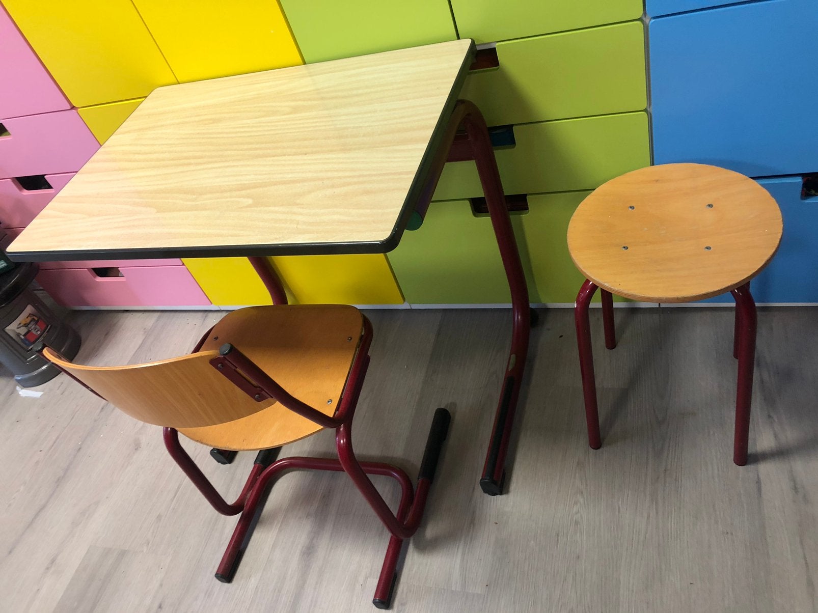 schooltafels (7)  met stoelen (5) en krukken (8) in 1 koop., Kinderen en Baby's, Kinderkamer | Tafels en Stoelen, Ophalen, Gebruikt