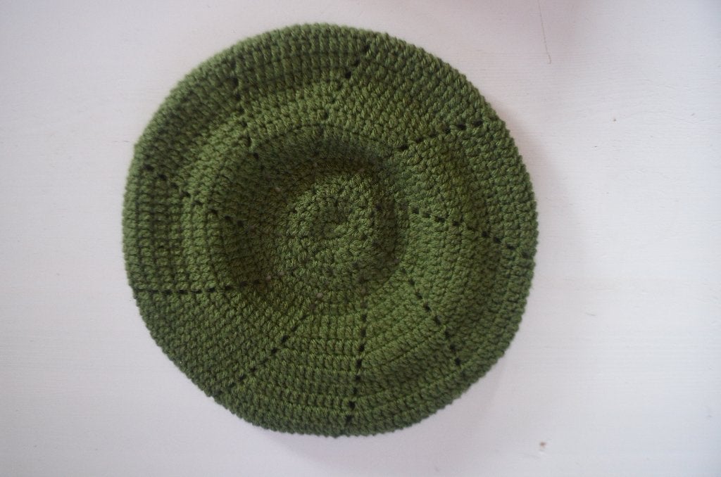 (Leger)Groene baret | Zelfgehaakt, Handgemaakt, One size fits all, Ophalen of Verzenden, Pet
