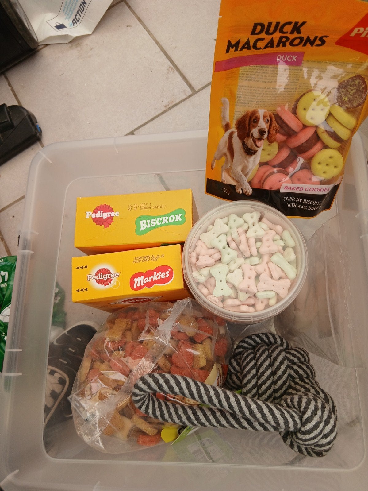 Te koop honden koekjes grote bench en drinken voerbak, Dieren en Toebehoren, Ophalen of Verzenden