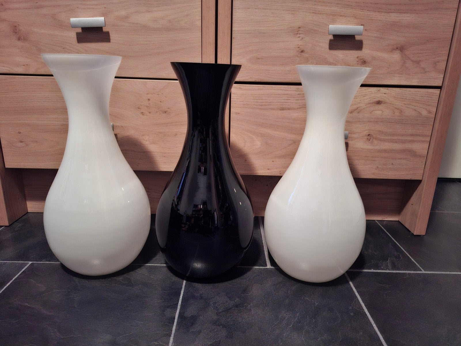 3 mooie vazen. 2 wit, 1 zwart, Ophalen, Overige kleuren, 40 cm, Glas