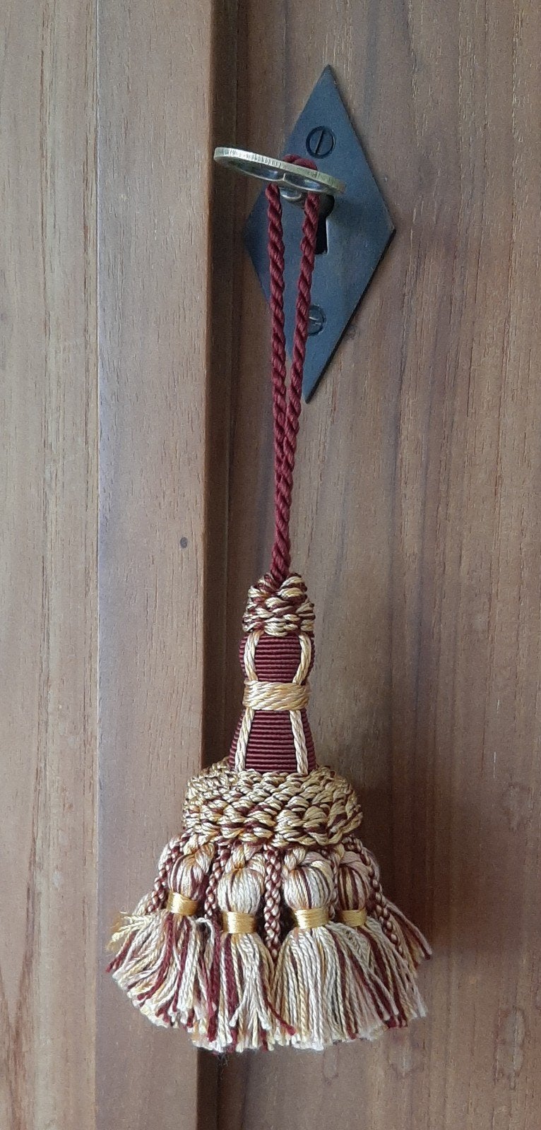 Frans sleutelkwastje. Rood/beige/goud. Circa 18.5 cm, Ophalen of Verzenden, Nieuw, Decoratieobject