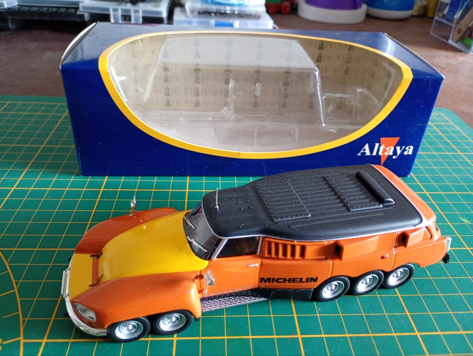 Altaya Citroën DS 19 Michelin Mille Pattes schaalmodel, Ophalen of Verzenden, Nieuw, Auto, Overige merken