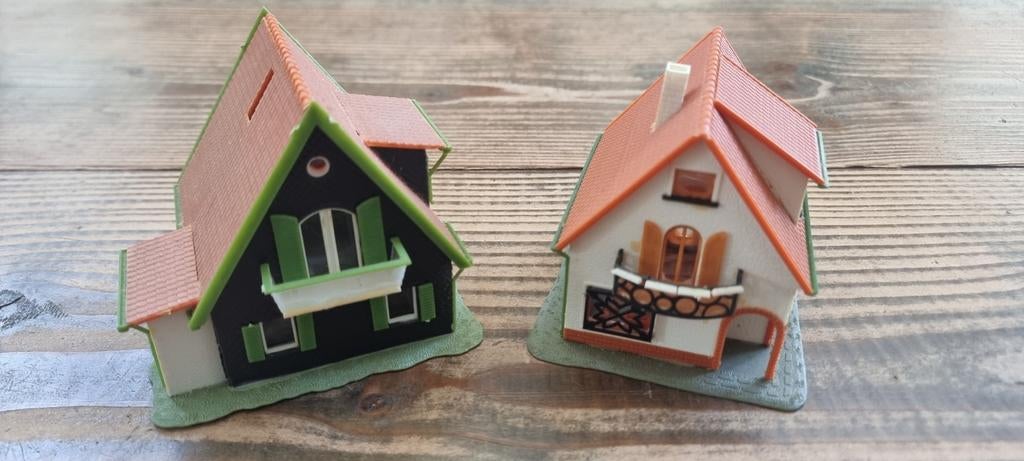 2 H0 modelhuisjes, Ophalen of Verzenden, Gelijkstroom of Wisselstroom, Brug, Tunnel of Gebouw, Overige merken