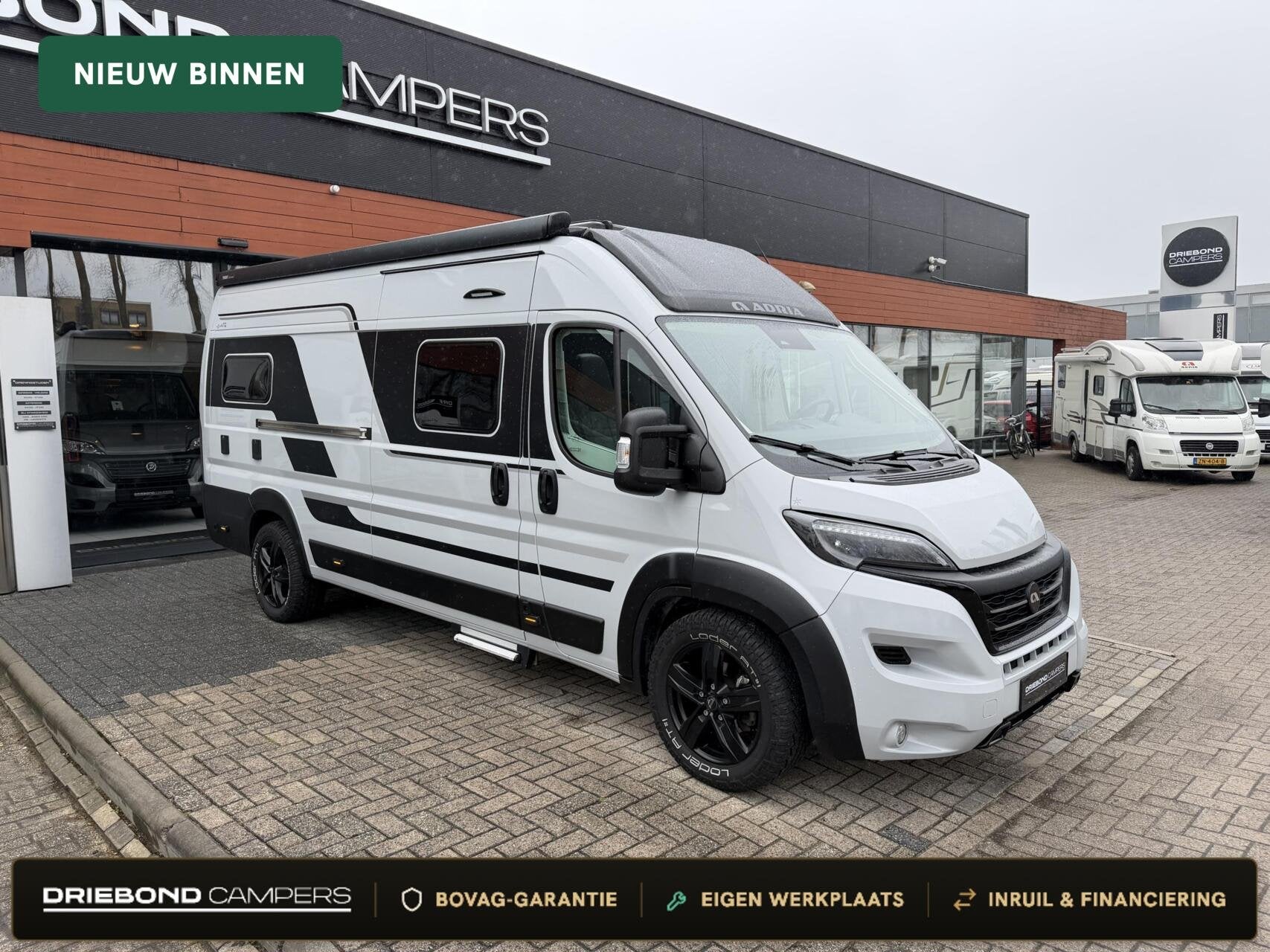 Adria Twin Supreme 640 SGX Zonnepaneel Skyroof Luifel Led Tv, Automaat, Buscamper of Camperbus, 6 tot 7 meter, Bedrijf