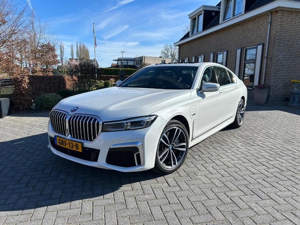 BMW 7-Serie 745e 2022 Hybride Parelmoer, Auto's, BMW, Particulier, 7-Serie, 360° camera, ABS, Achteruitrijcamera, Adaptieve lichten