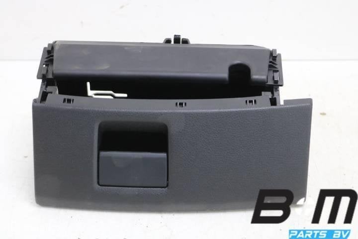 Bakje onder stoel rechts Audi A3 8V FL 8V0881578, Auto-onderdelen, Gebruikt