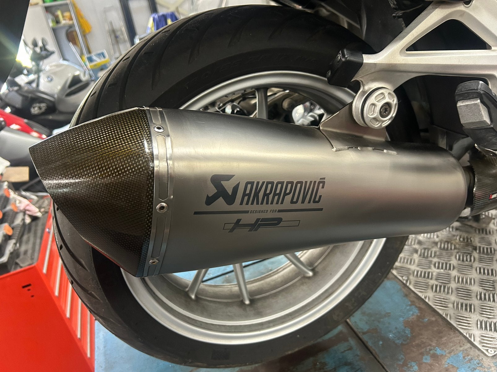 Akrapovic demper Bmw R1200RT / R1250RT, Motoren, Onderdelen | BMW, Gebruikt, Ophalen of Verzenden, Bmwklantenservice@bmw.nl, Bmw motorrad