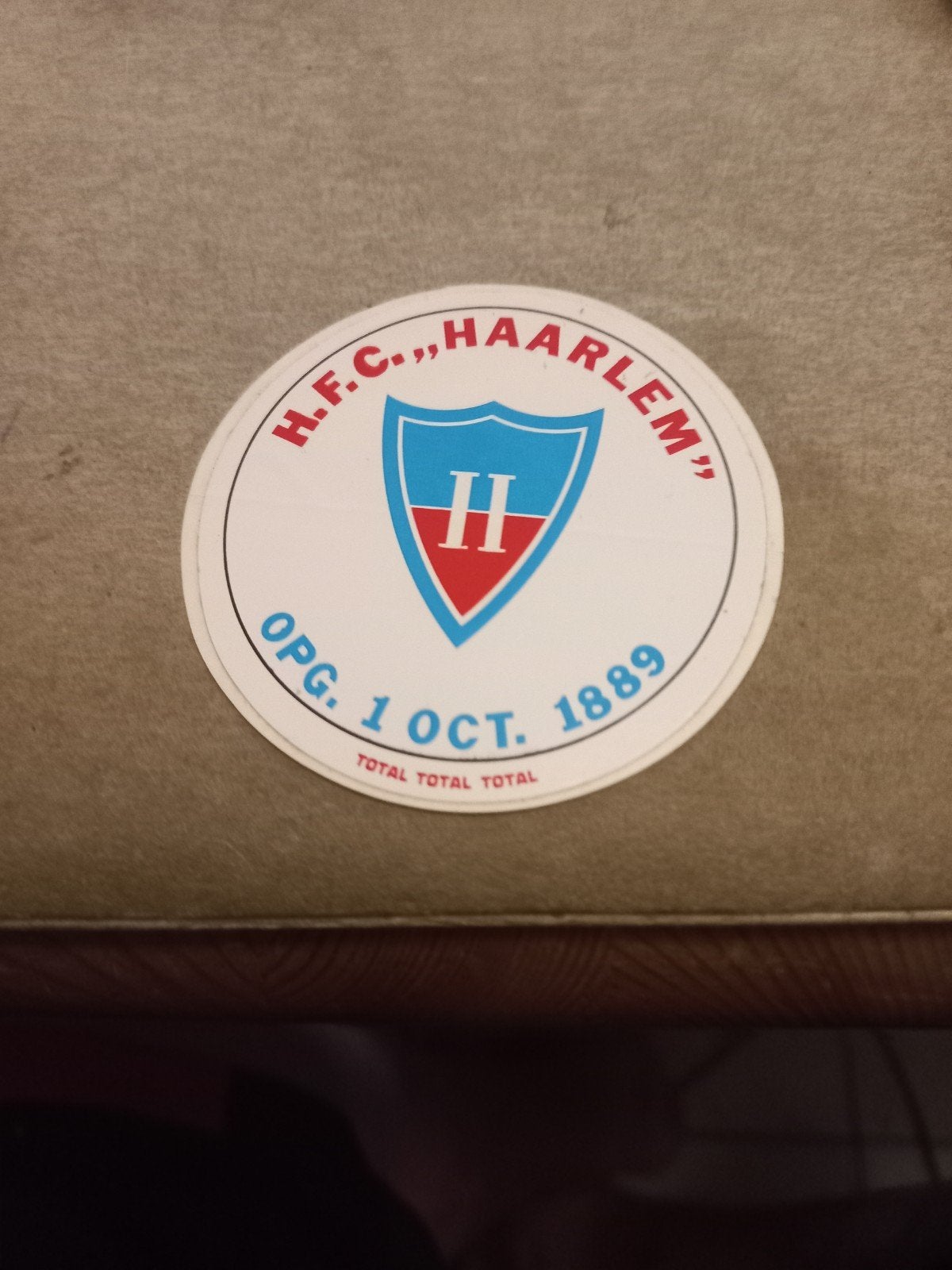Vintage H.F.C. Haarlem Sticker - Opg. 1 Okt. 1889, Ophalen of Verzenden
