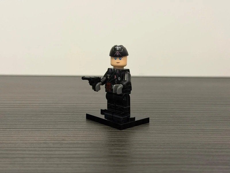 WW2 German Panzersoldaat with Luger P08 minifig, Verzenden, Landmacht, Duitsland, Miniatuur of Beeldje
