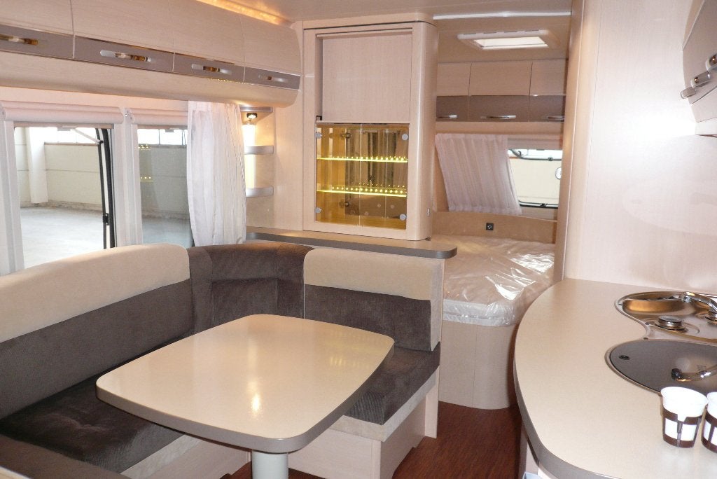 Hobby 560 KMFE La Vita, Caravans en Kamperen, Rondzit, Hobby, Particulier, 6 tot 7 meter