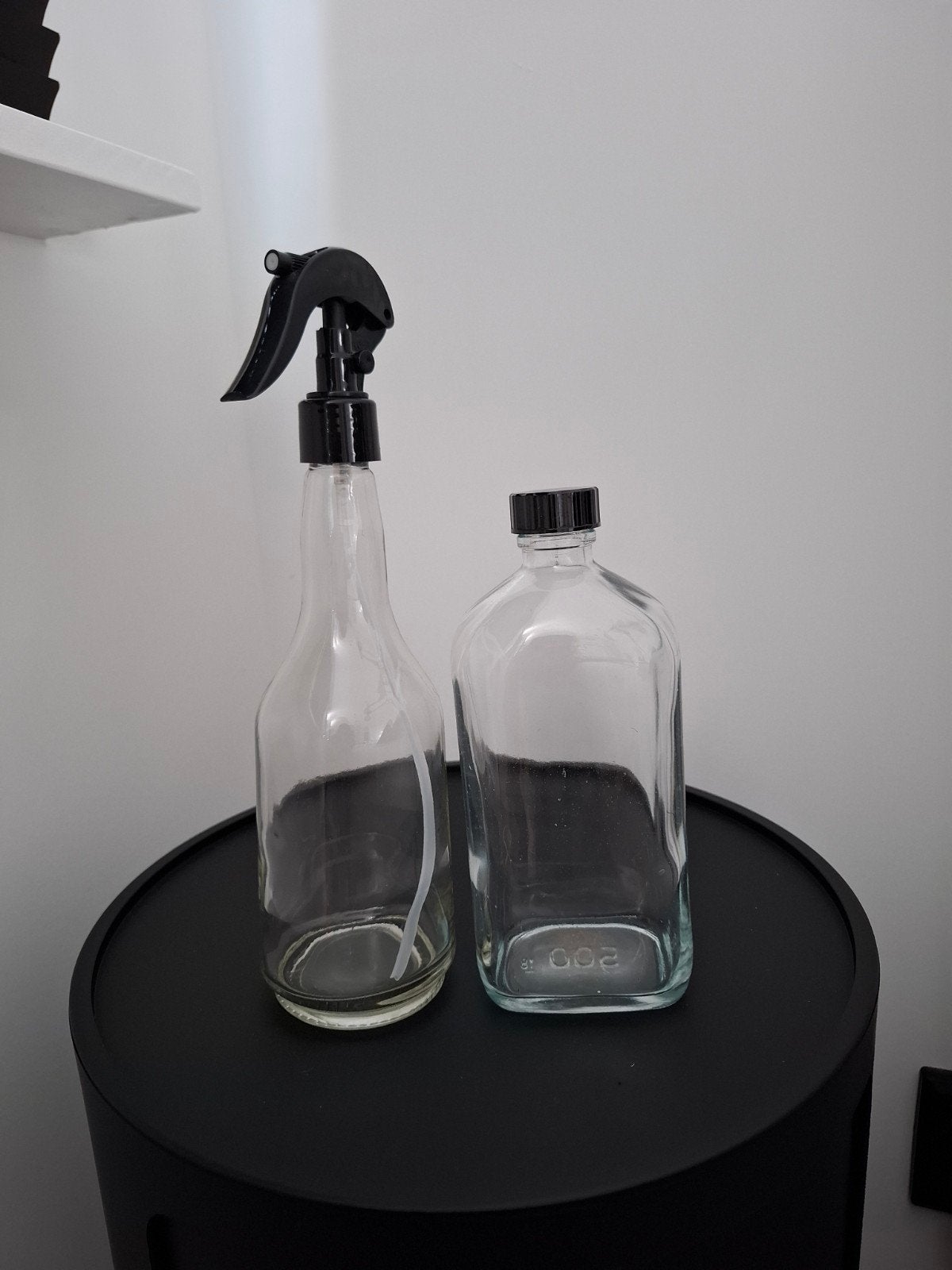 2x flessen, spuitfles en gewone fles, glas, zwart, Loods 5!, Ophalen of Verzenden, Zo goed als nieuw