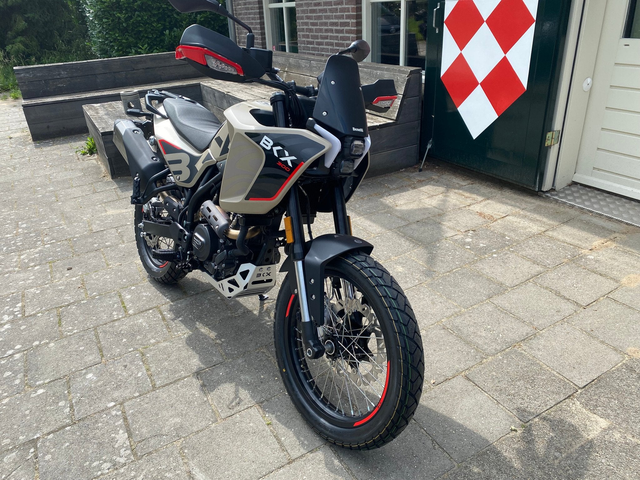 Benelli BKX 300 TRAIL ABS A2 (bj 2026), 300 cc, Strada Fornace Vecchia 30
61122  Pesaro, IT, Bedrijf, Support@benelli.com