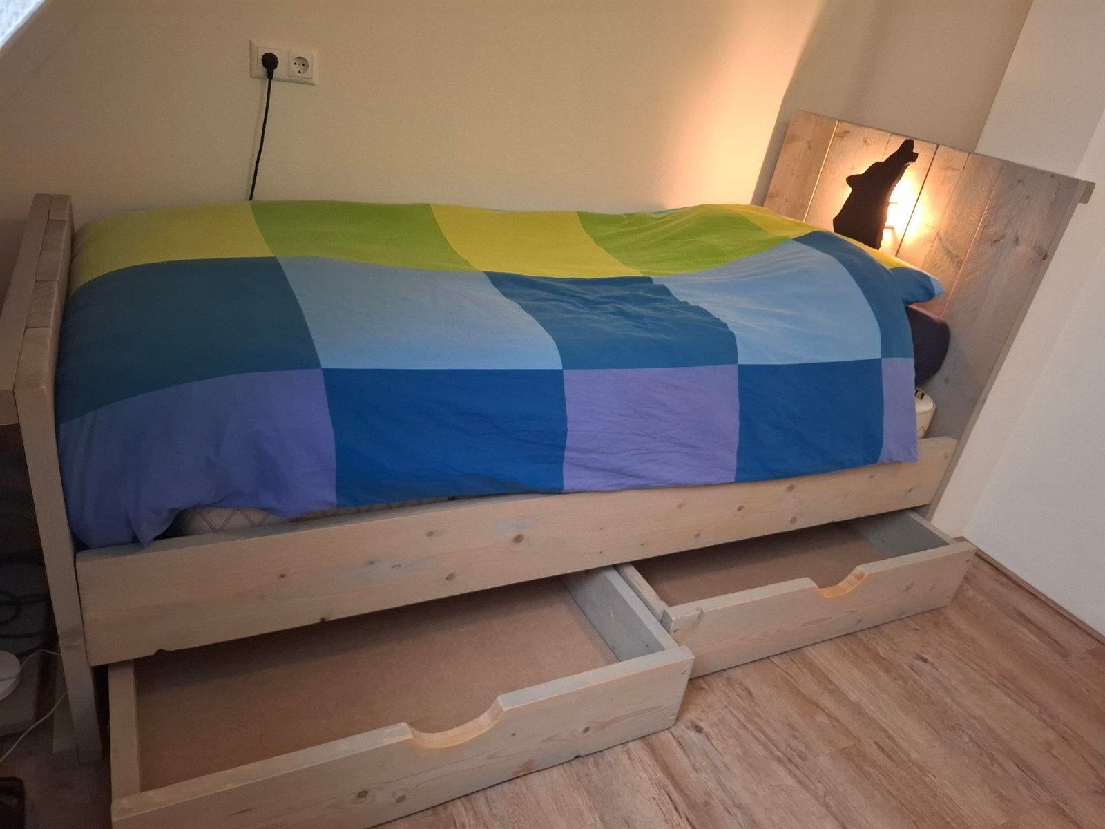 Eenpersoonsbed van steigerhout met opberglades, Ophalen, Gebruikt, 90 cm, Rustiek