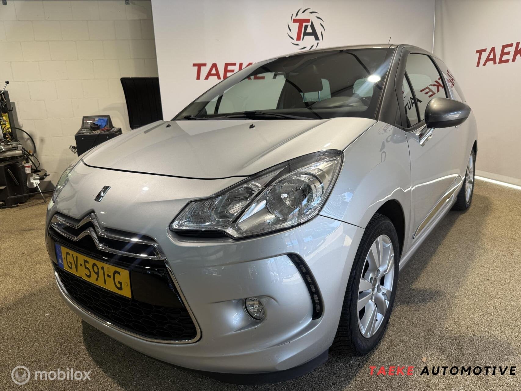 Ds 3 1.2 PureTech So Chic CLIMA/CRUIS/PDC/APK/NAP/2EIG, Auto's, DS, Voorwielaandrijving, Stof, Gebruikt, 1199 cc