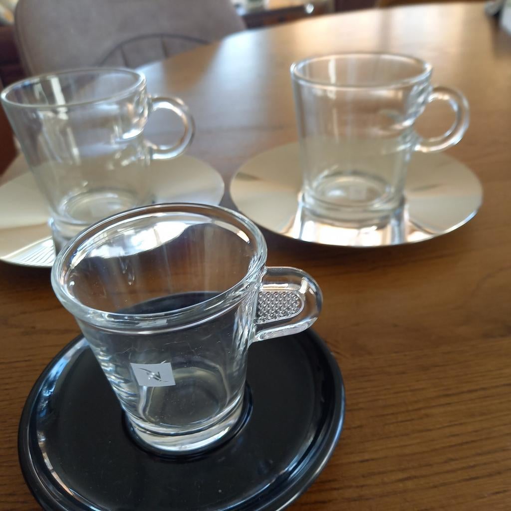Nespresso glazen kopjes met schotels, Huis en Inrichting, Keuken | Servies, Nieuw, Ophalen of Verzenden, Glas, Overige stijlen