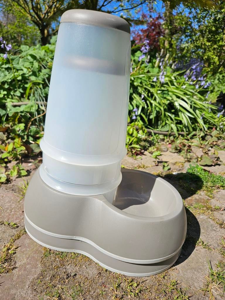 Twee Savic voerbakken/voerdispensers voor katten, Ophalen of Verzenden, Ergonomisch, Zo goed als nieuw