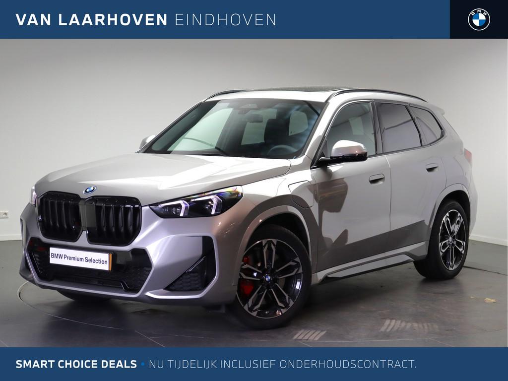 BMW X1 xDrive25e M Sport Automaat / Panoramadak / Trekhaak /, Met garantie (alle), Bedrijf, Hybride Elektrisch/Benzine, Zilver of Grijs