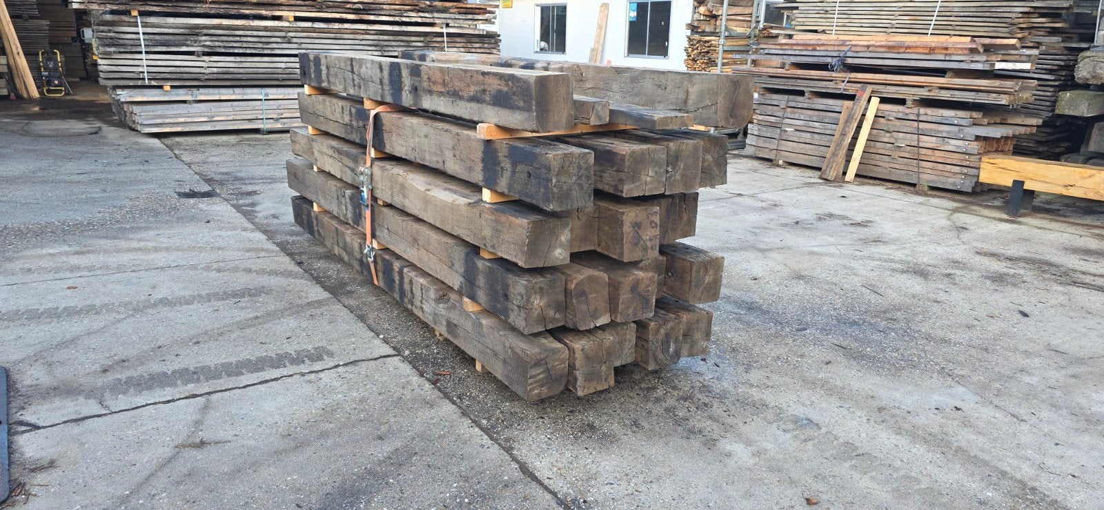 Partij Oude eiken balken | 20 x 20 cm |  300 t/m 350 cm lang, Woodfarm, Info@woodfarm.nl, 4251NT