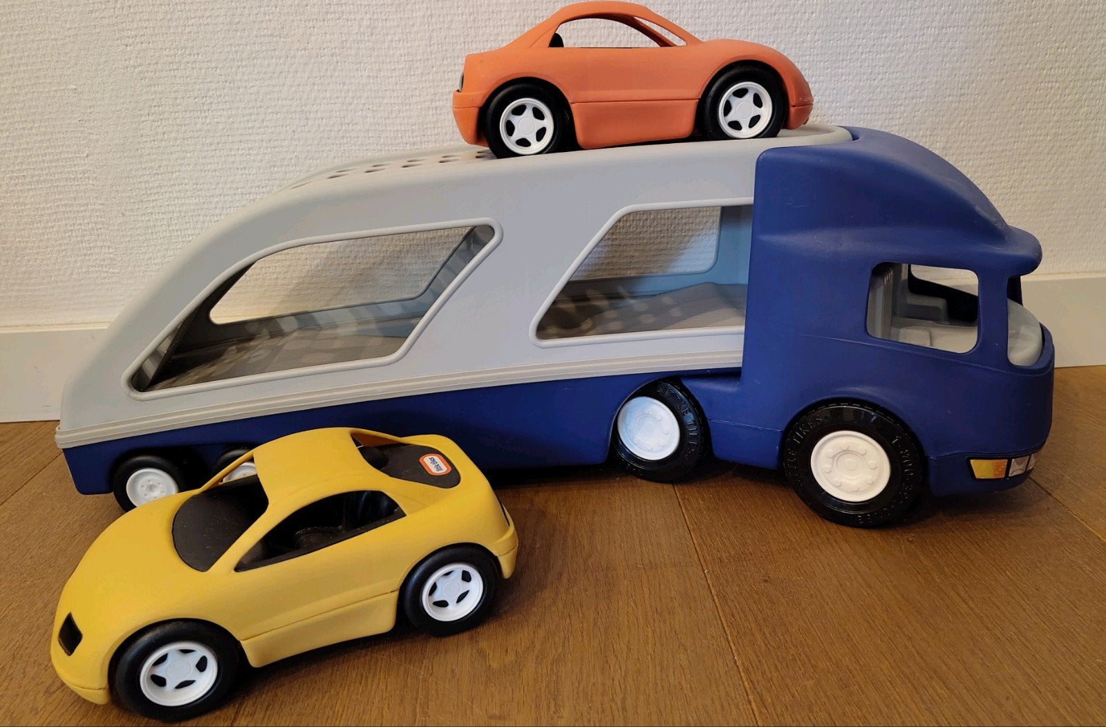 Little Tikes autotransporter met 2 auto's, Ophalen, Zo goed als nieuw
