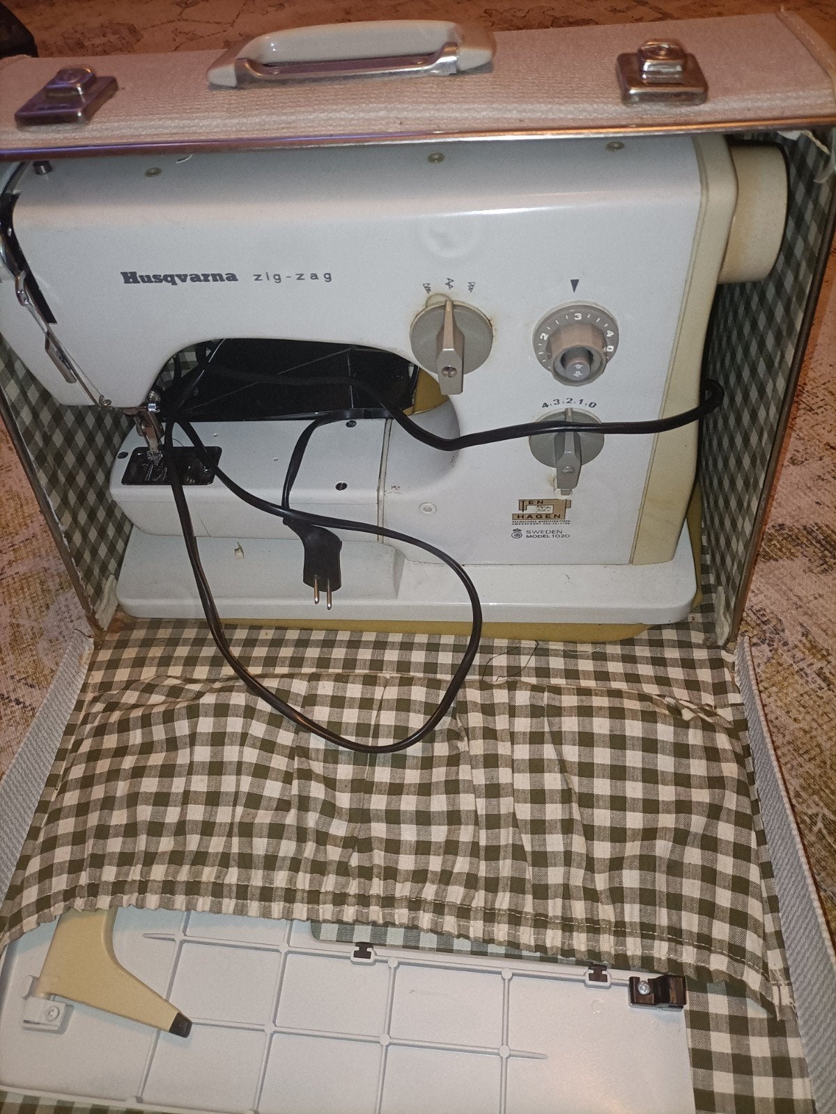 Husqvarna Zig-Zag Naaimachine (Model 1020), Ophalen of Verzenden, Gebruikt, Husqvarna