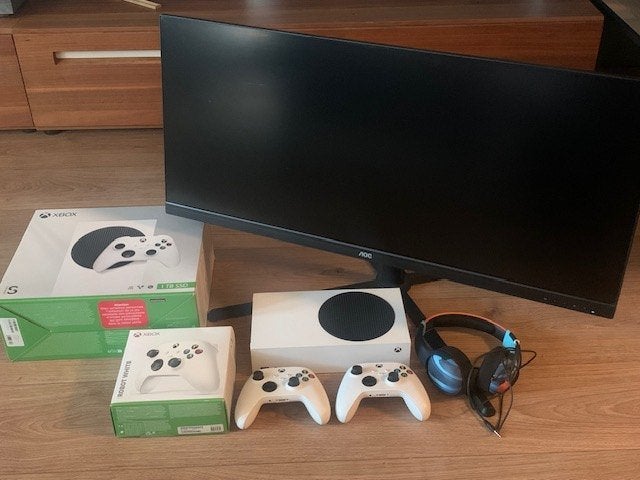1 TB Xbox Series S + 2x controller + 34 inch +Garantie 2027