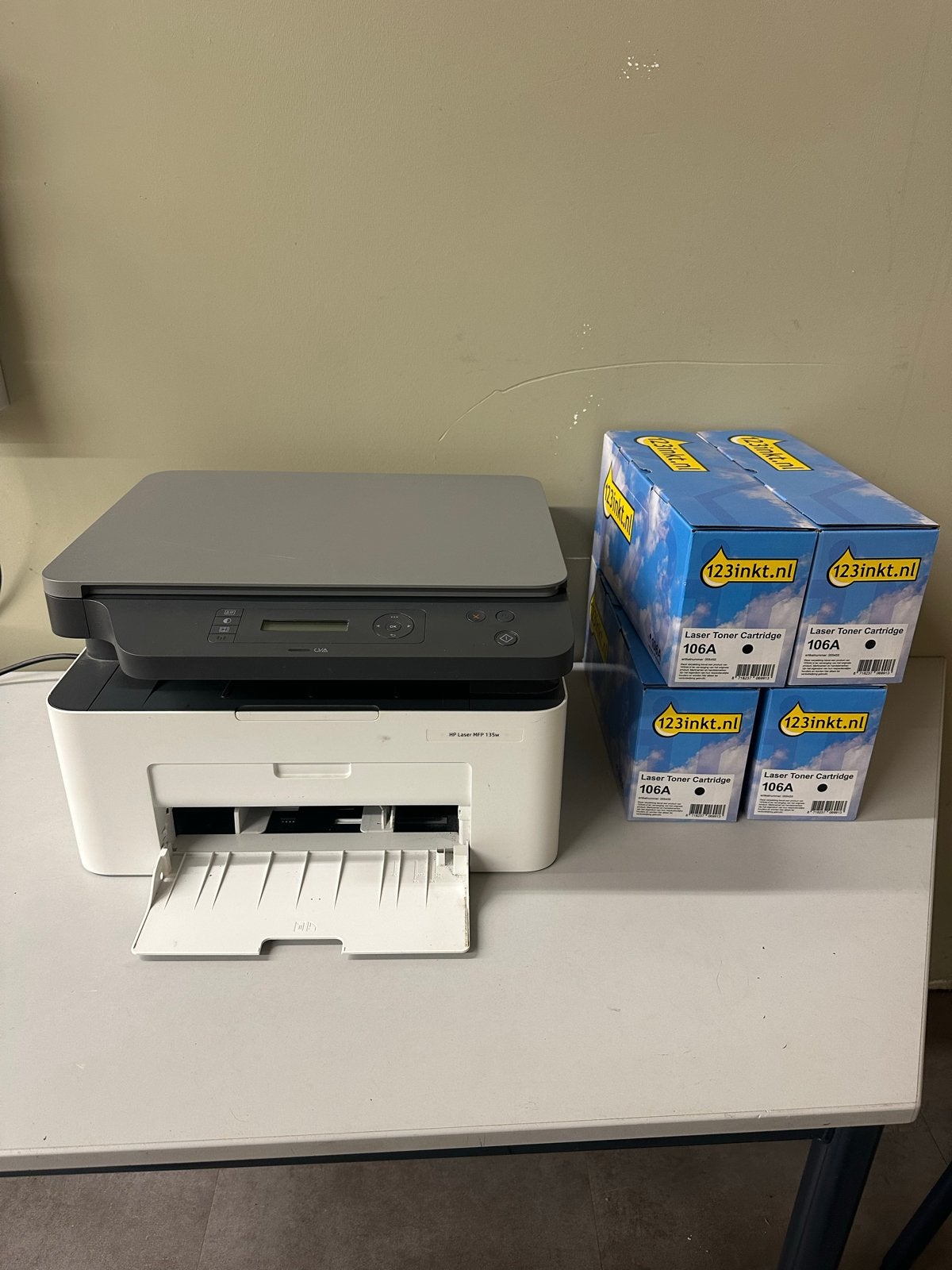 HP Laser MFP 135w All-in-One Printer + extra cartridges, Computers en Software, Ophalen, All-in-one, Zo goed als nieuw, Kopieren