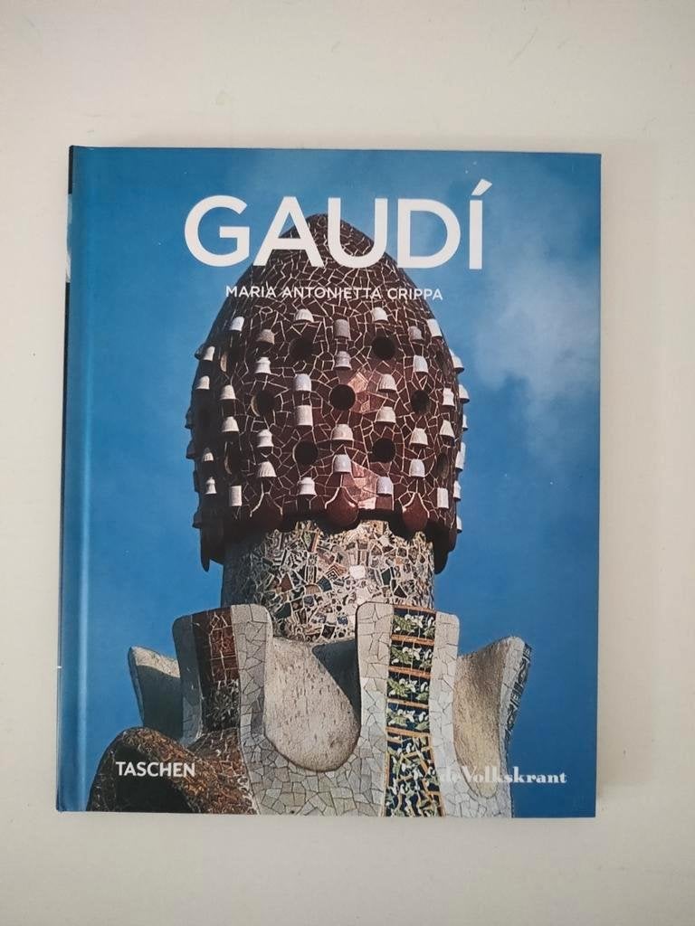 GAUDI architect ISBN 9789461060273 in zeer goede staat, Ophalen of Verzenden, Zo goed als nieuw, Architecten, M.A. Crippa