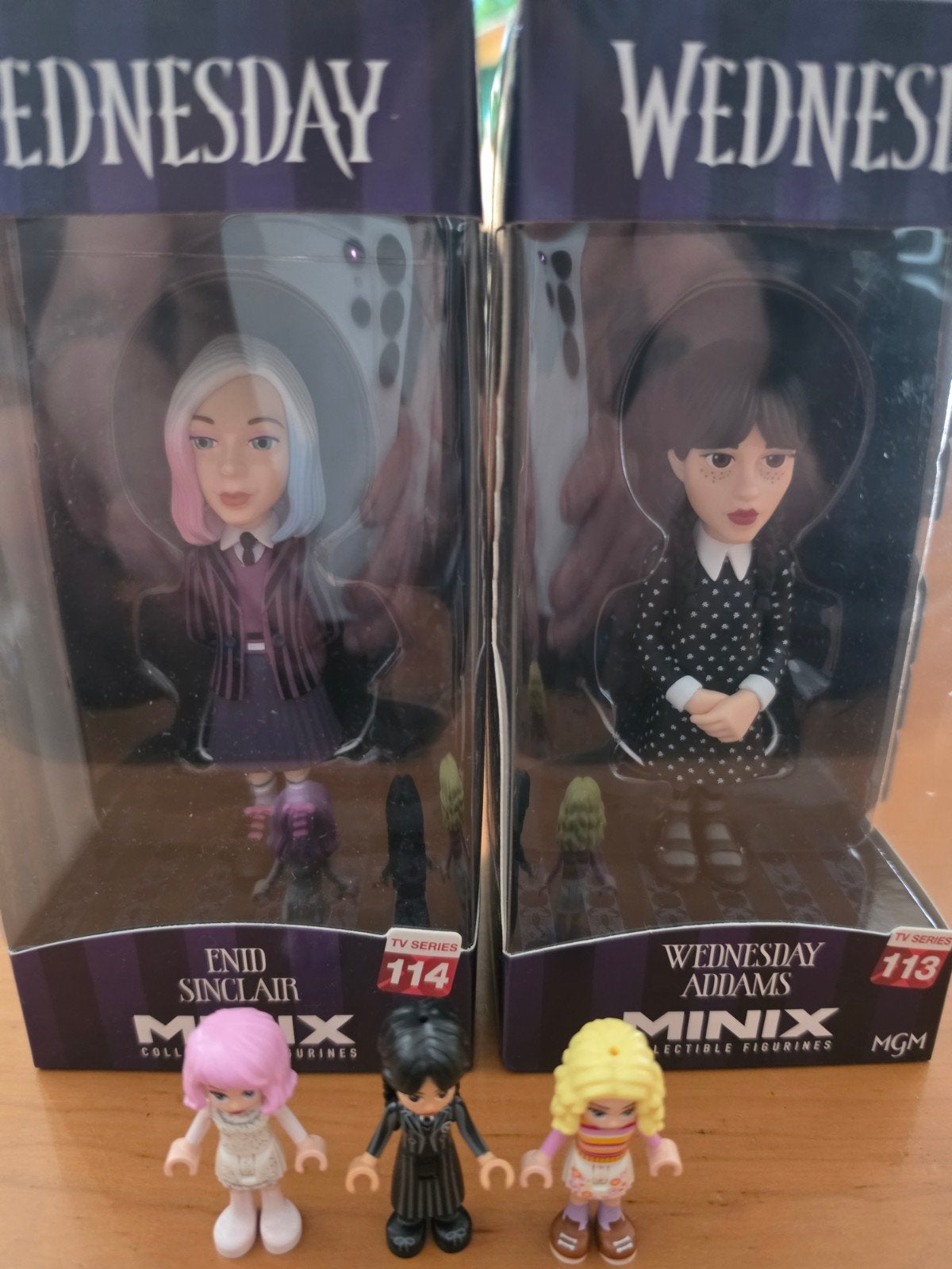 2 wednesday figuren en 3 lego poppetjes, Verzamelen, Poppetjes en Figuurtjes, Ophalen, Zo goed als nieuw