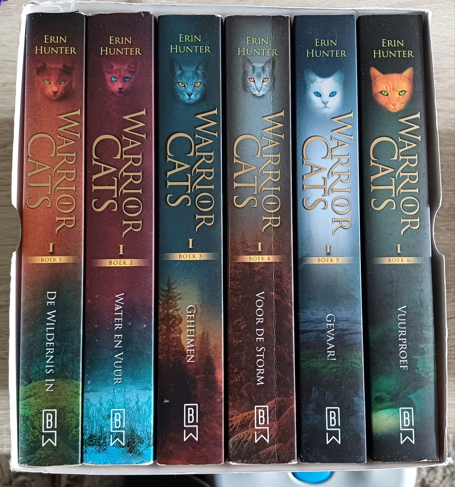 Warrior Cats Nederlands seizoen 1 en 2 compleet. Paperback., Boeken, Fantasy, Ophalen, Gelezen