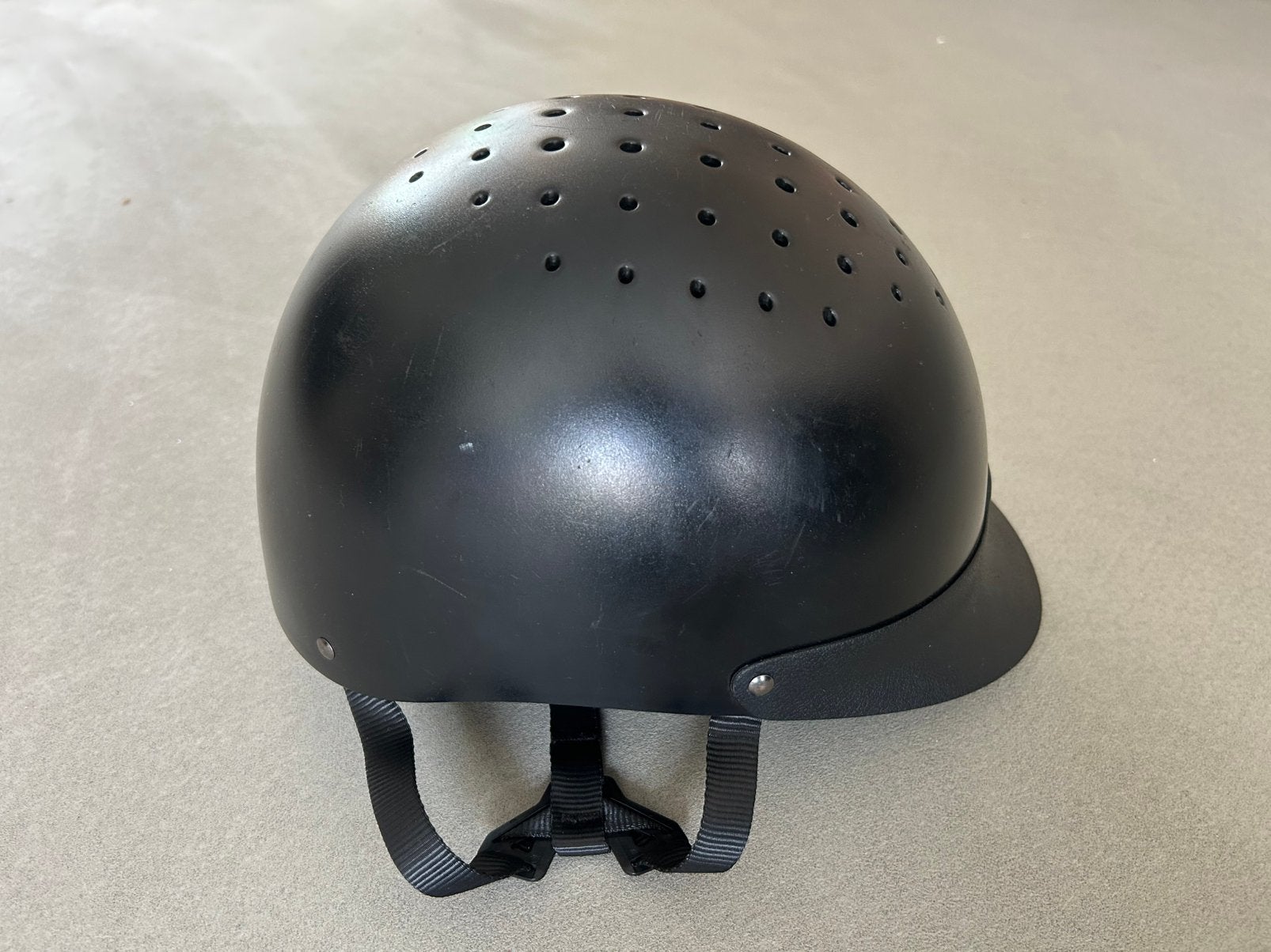 Fouganza cap maat m (55-58cm), Dieren en Toebehoren, Paardrijkleding, Ophalen, Zo goed als nieuw, Dressuur