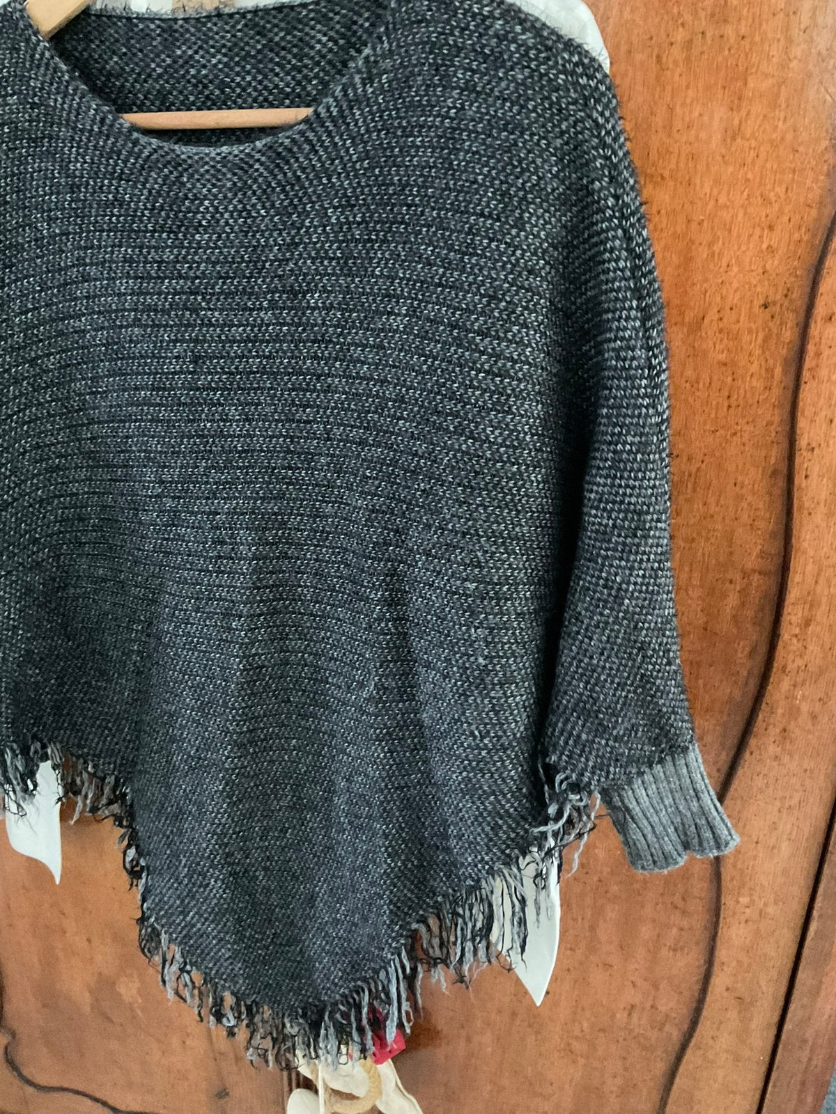 Omslagdoek grijs poncho franje &omslag sjaal l.blauw roezel, Ophalen of Verzenden, Zo goed als nieuw, Maat 46/48 (XL) of groter