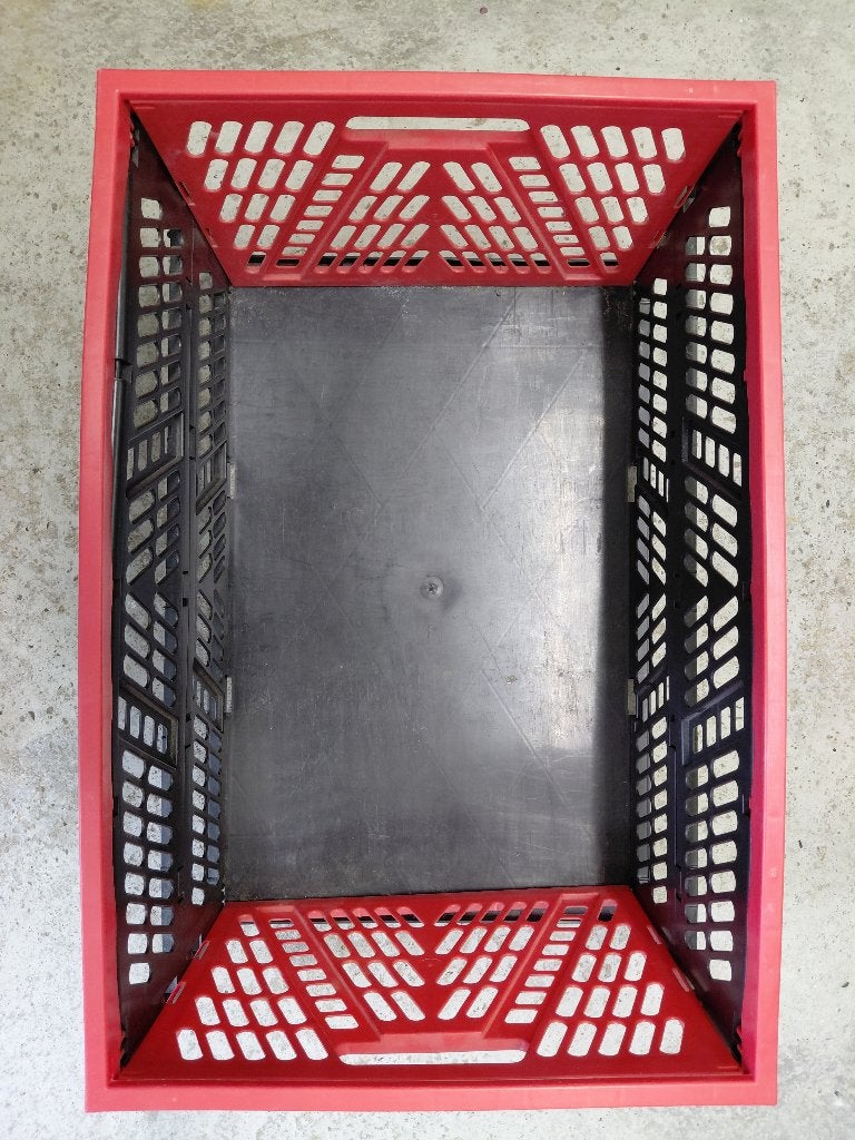 Twee stuks nette kratten inklapbaar. rood /zwart, Doe-het-zelf en Verbouw, Kratten en Dozen, Ophalen, Gebruikt, Opvouwbaar, 50 tot 75 cm