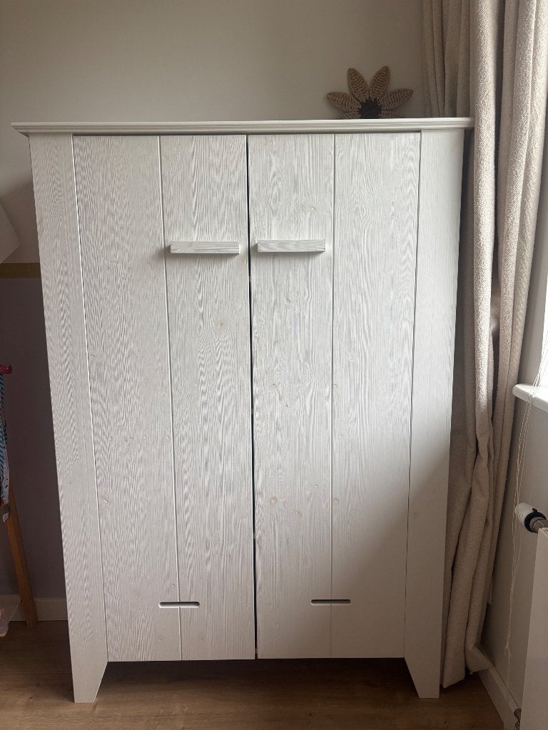 Kledingkast wit hout Woood, Ophalen, 105 cm of meer, Zo goed als nieuw, 75 tot 100 cm
