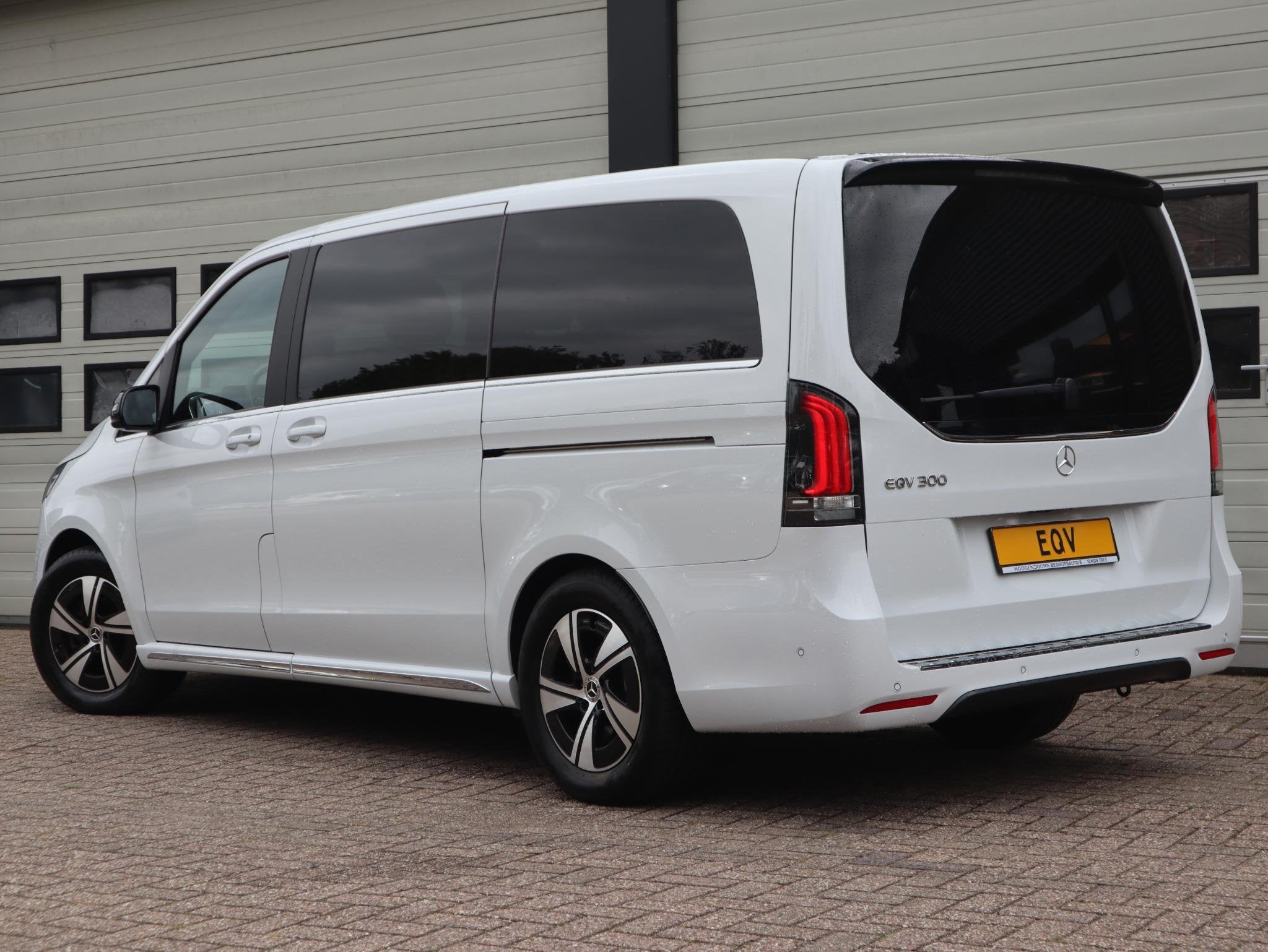 Mercedes-Benz EQV 300 90 kWh L2 8 Pers. AMG Avantgarde - Led, Stof, Gebruikt, Overige carrosserieën, 2810 kg