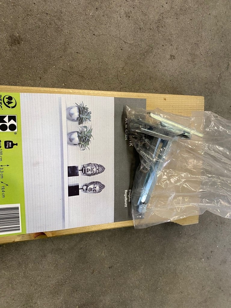 007. Houten muurplank+bevestigingen 100x3.3x19.4 cm €110,00!