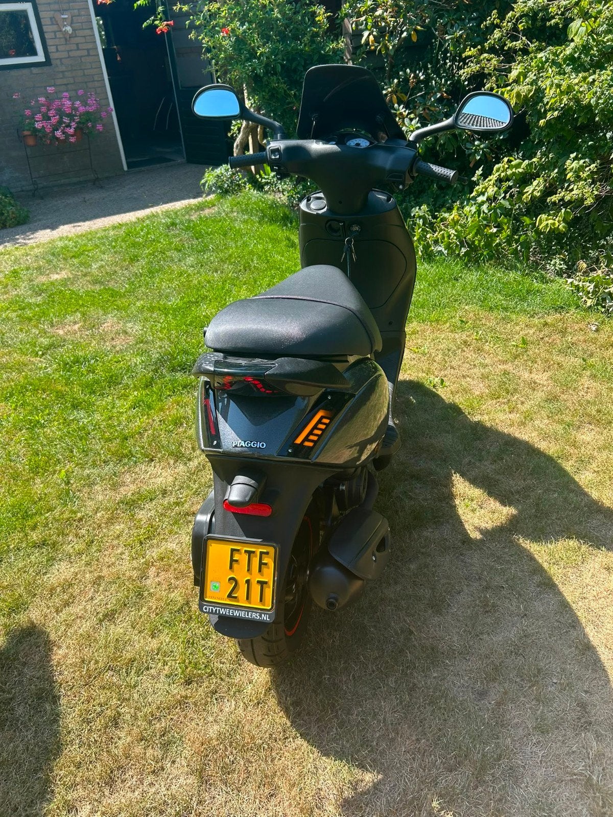 Scooter Piaggio 4 tak, Ophalen, Maximaal 45 km/u, Zip, Zo goed als nieuw