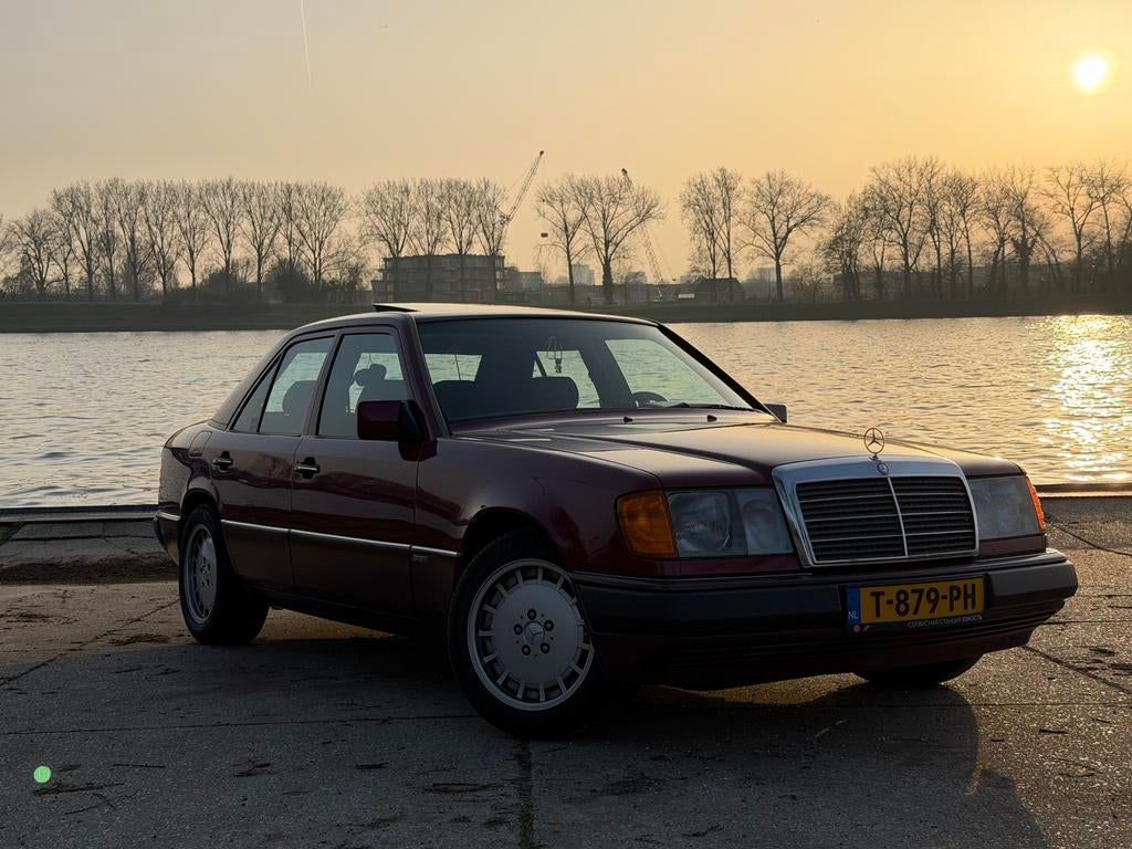 Mercedes-Benz W124 230E 1992 Rood, Auto's, 4 cilinders, 635 kg, Leder en Stof, 2299 cc