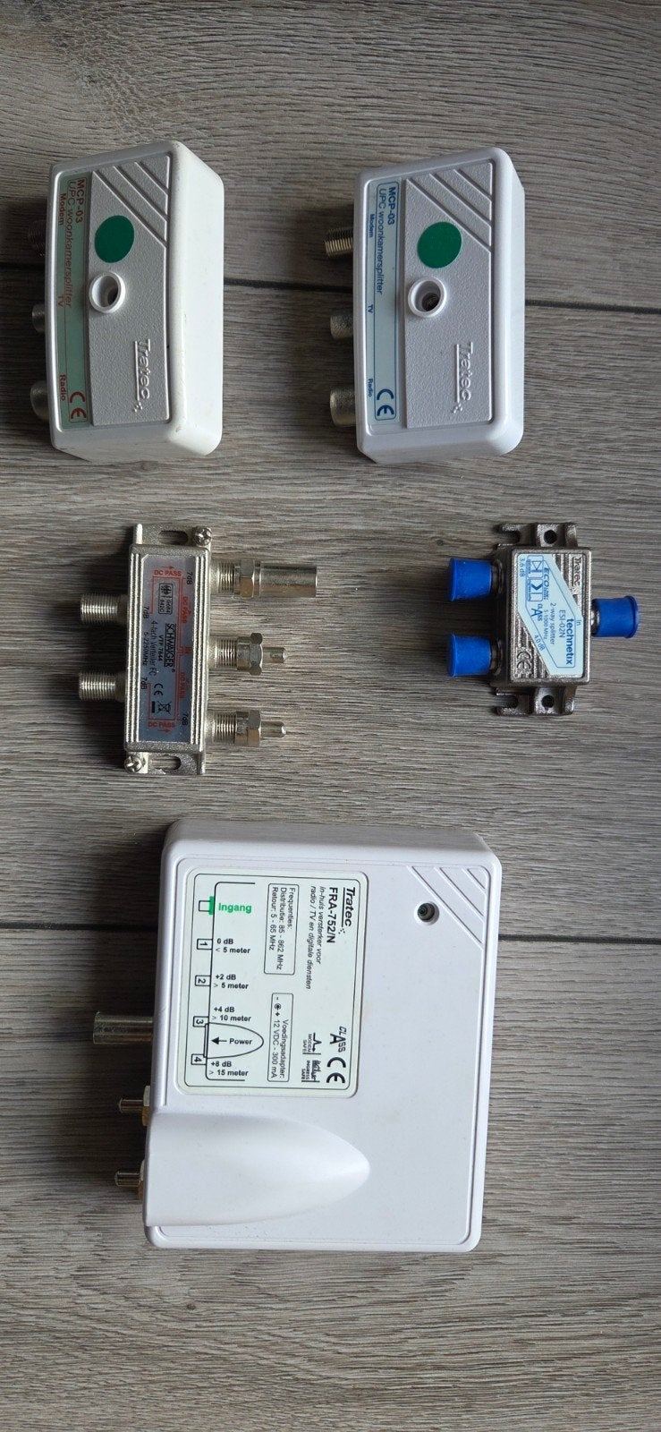 Diverse coax splitters en versterkers, Ophalen of Verzenden, Gebruikt, Overige kabels